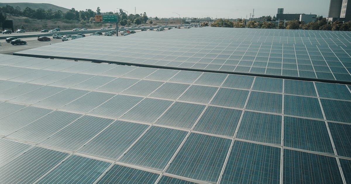 Rentabilité panneau solaire entreprise : calcul du ROI